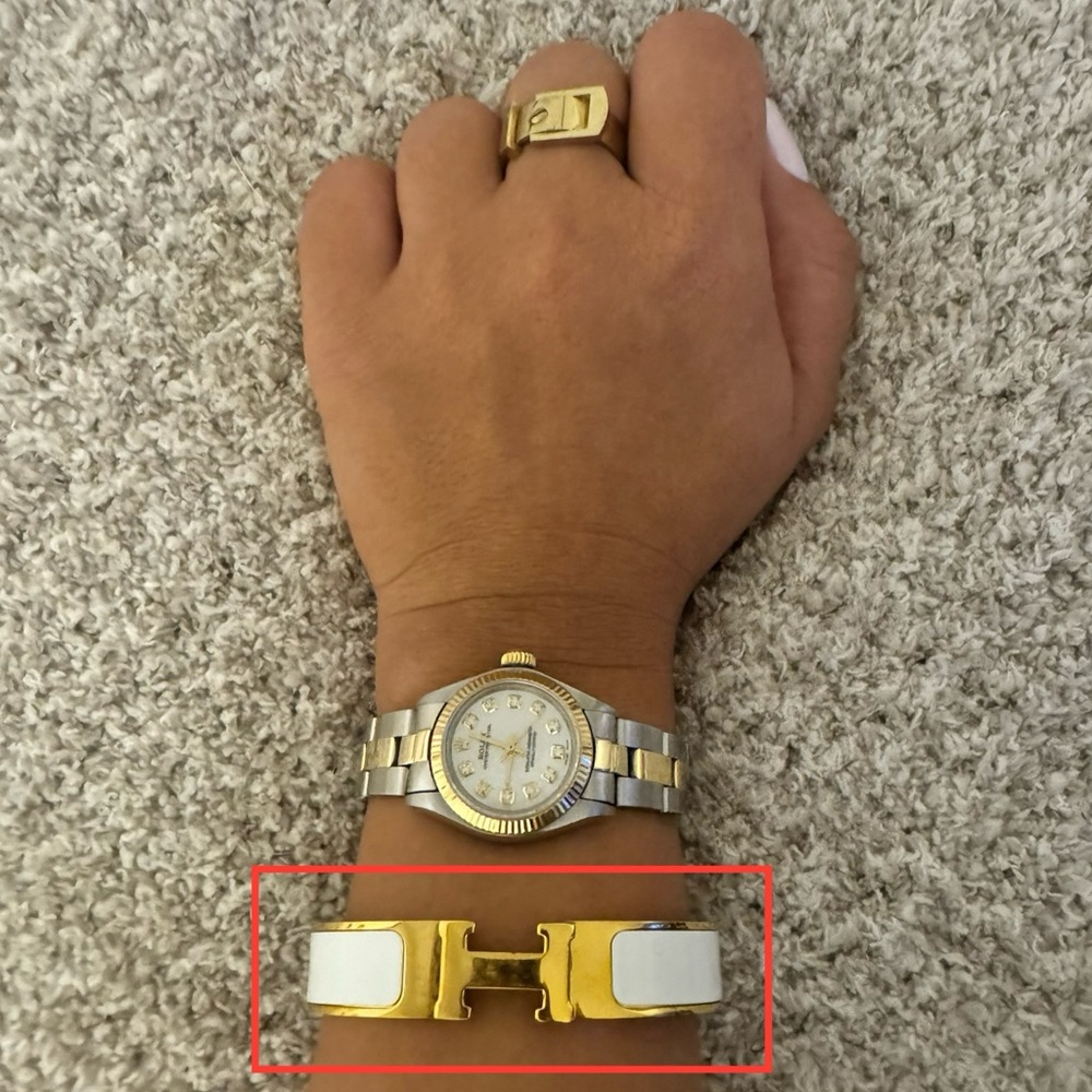 Hermes Clic H Bracelet Enamel Bangle in
Excellent condition SIZE: PM